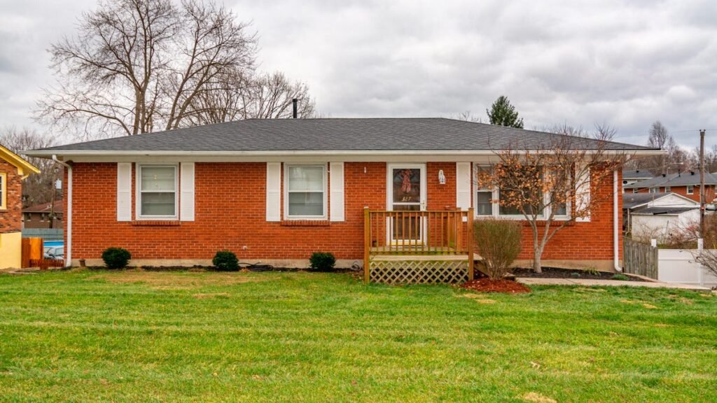 30-Year Fixed-Rate Mortgage Decreases: Mortgage Interest Rates Today for Aug. 1, 2025