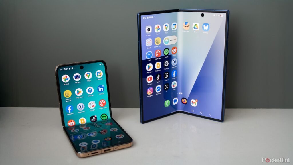 5 simple reasons I'll always pick a clamshell over book-style folding phone