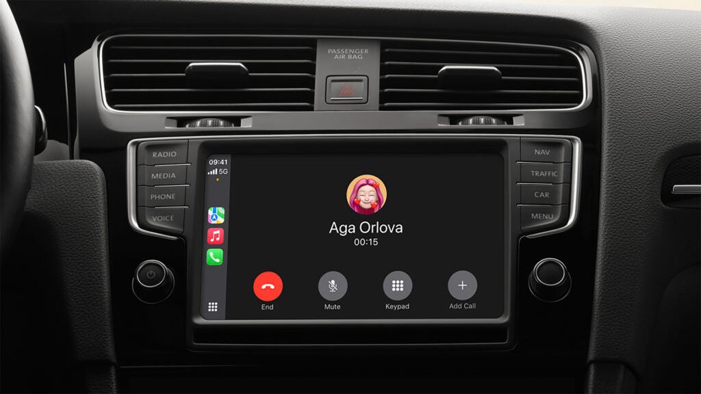Apple CarPlay phone call on in-car display