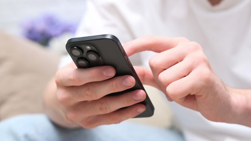 GIF Keyboard Missing From Your iPhone? Here's Where To Find It