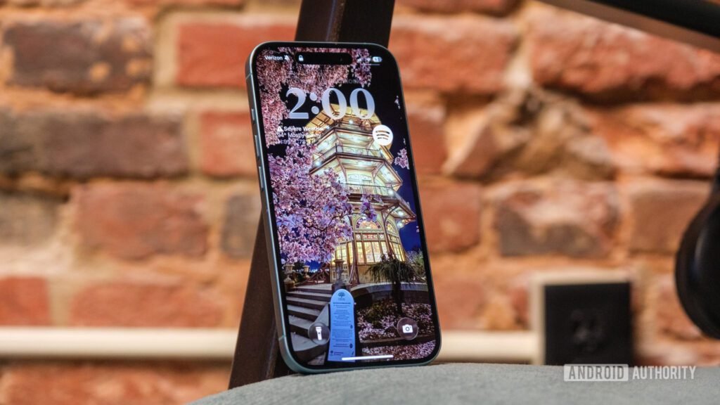 iOS 26 liquid glass lock screen