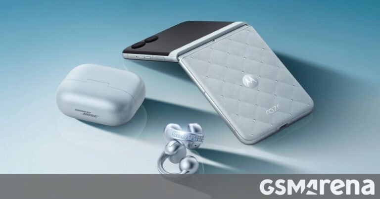 Motorola announces its blinged-up Swarovski Razr and Buds Loop