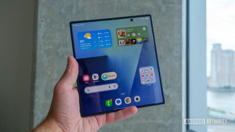 Someone has decided to fold the Galaxy Z Fold 7 200,000 times