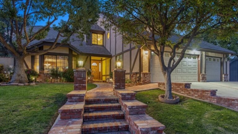 You Can Stay at the House From ‘Poltergeist’, and Even Have Someone Haunt You