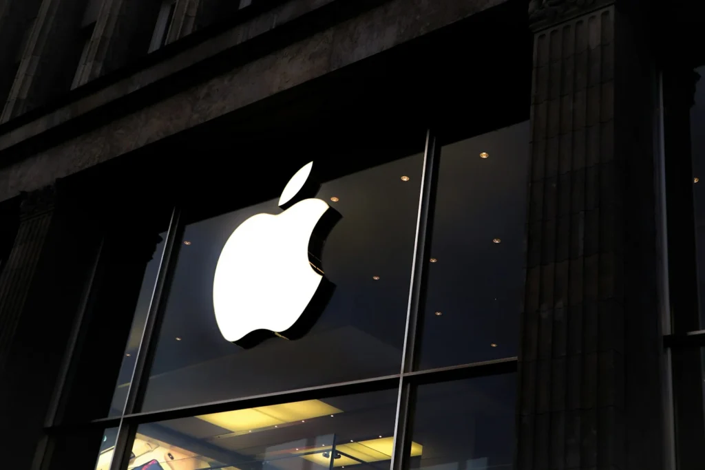 Tim Cook's AI Rally to Apple Staff: What Happened Next for Siri