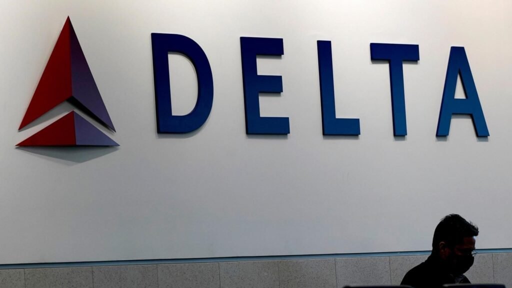 Delta regional jets collide on LaGuardia taxiway; one crew member injured