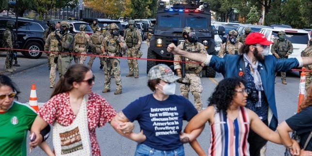 President Trump authorizes 300 Illinois Guard for Chicago deportation support