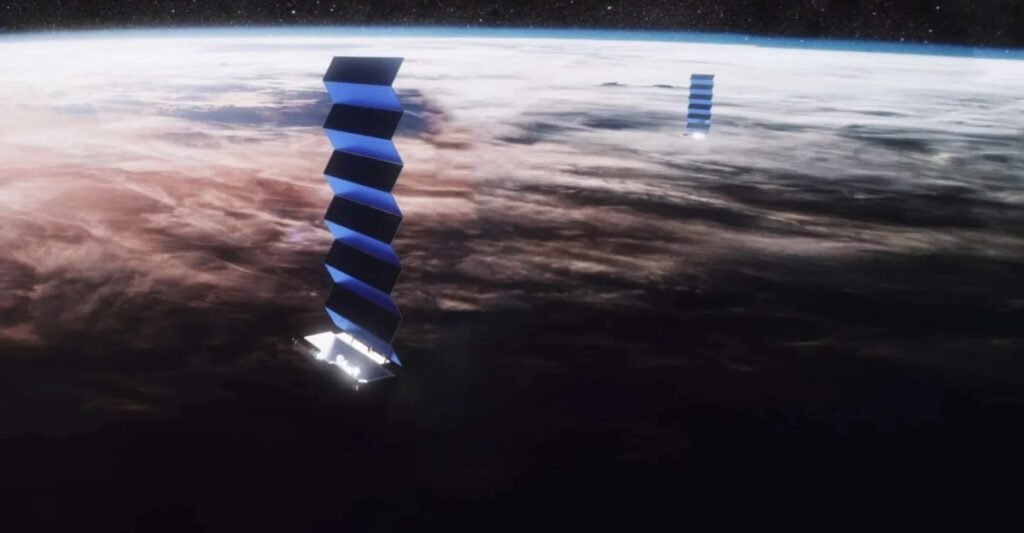SpaceX will lower Starlink satellites to reduce collision risk SpaceX will lower Starlink satellites to reduce collision risk