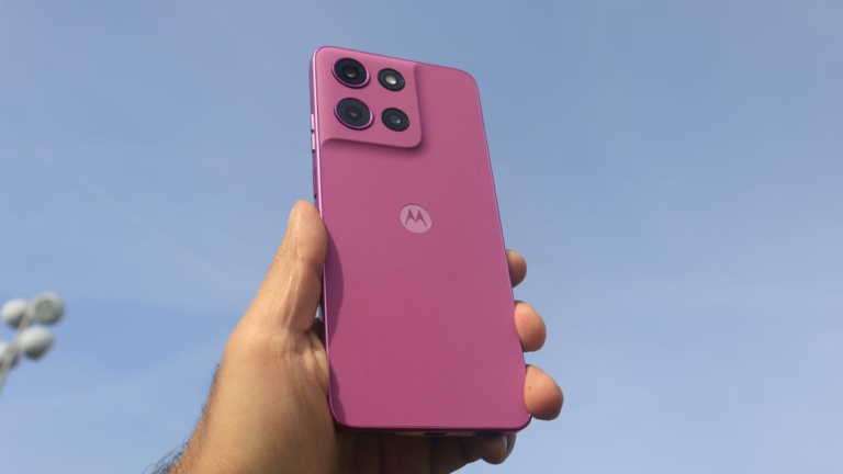 Why I prefer this $200 Motorola phone over Google and Samsung’s cheaper models