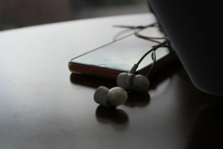 6 Best Phones With Headphone Jacks in 2026 (US Buying Guide)