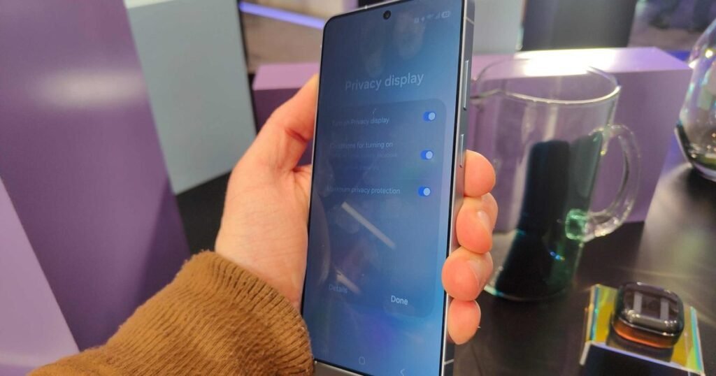 Privacy Display is the best tech I've seen from Samsung in years, and it's an instant Galaxy S26 Ultra crush for me