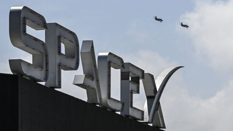 SpaceX seeks federal approval to launch 1 million solar-powered satellite data centers