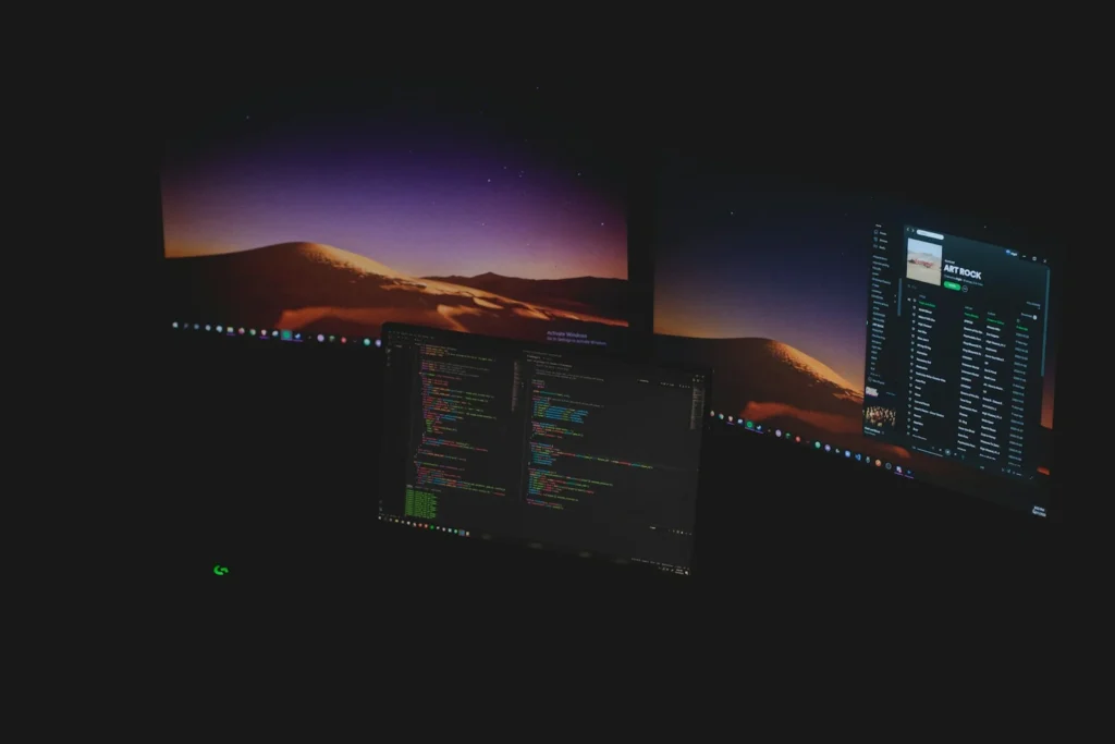 Linux Distros That Make Hyprland Easy to Use in 2026