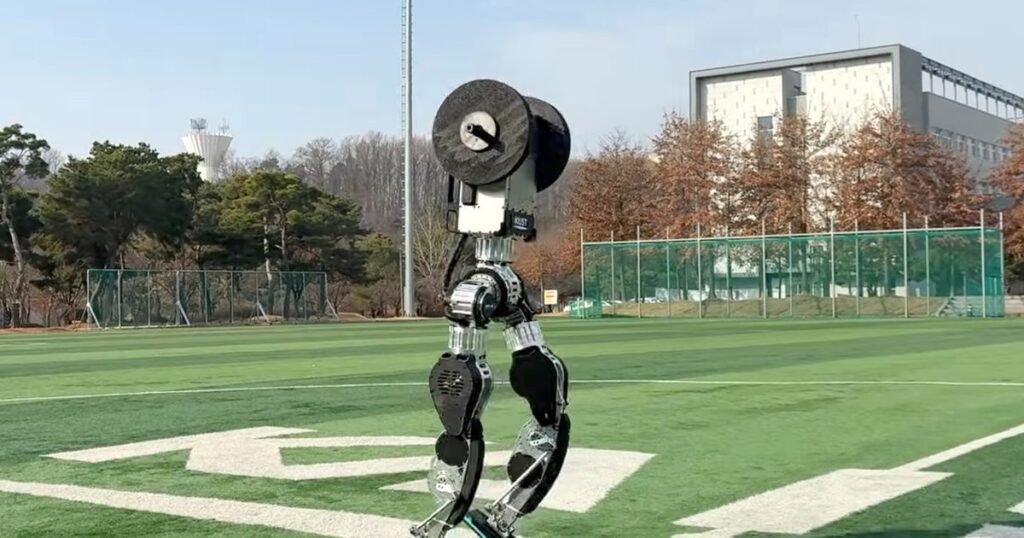 Watch this moonwalking humanoid robot impress with lifelike agility Watch this moonwalking humanoid robot impress with lifelike agility