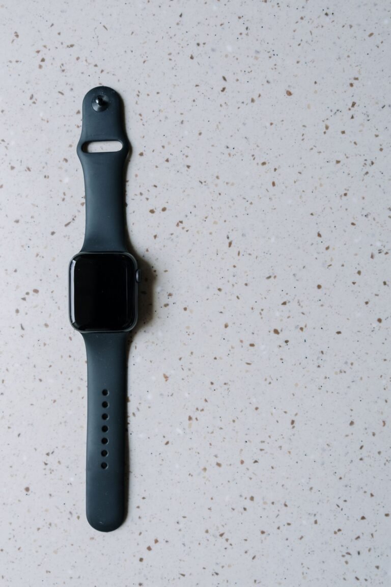 Apple Watch vs Oura Ring: A 2026 Buyer’s Guide