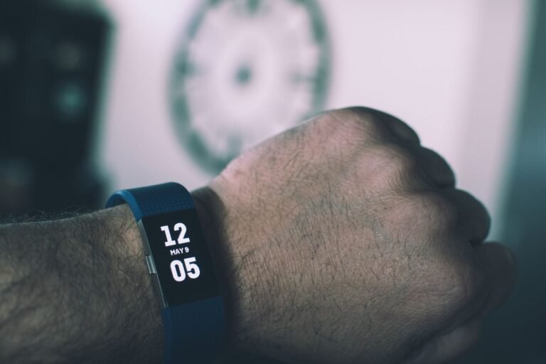 Spade and Co vs Fitbit: Which Budget Tracker Should You Buy in 2026?