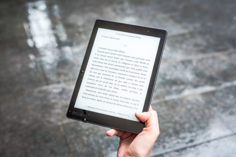 The Hisense A10 Is an E Ink Phone With a Detachable Color Screen, and It Might Be Onto Something