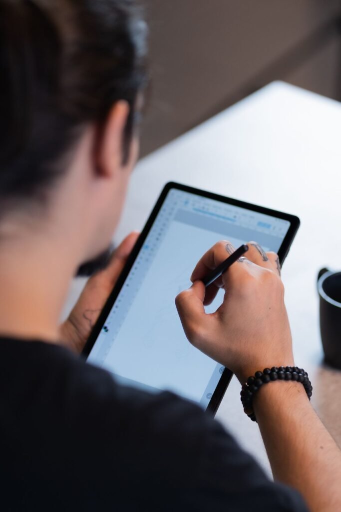 How to Use Annotation Tools in Zoom Person drawing and annotating on a tablet screen with a stylus pen