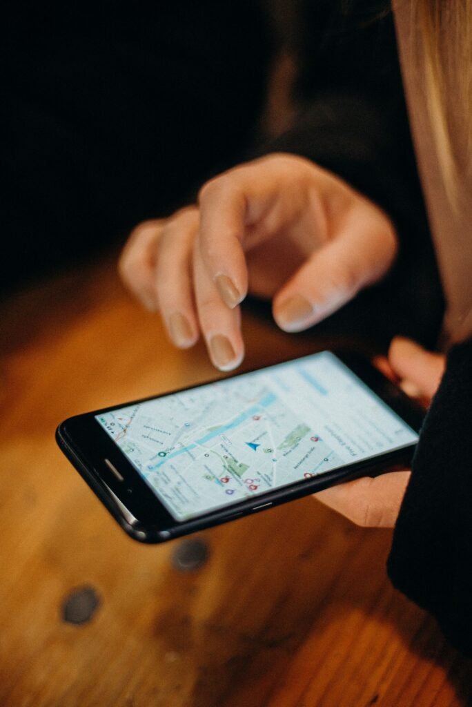 Does Find My iPhone Work When the Phone Is Dead? Phone showing a location map