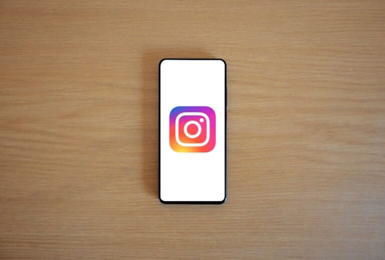 Everyone Is Reading Instagram’s New Logo as “Instagzam,” and the Cursive Theory Is Only Half Right