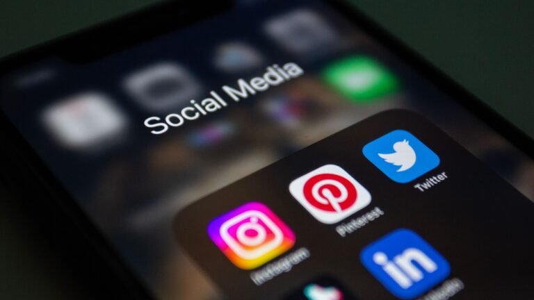 Reddit Just Hired an AI to Read Your Posts, and Moderators Are Not Sold