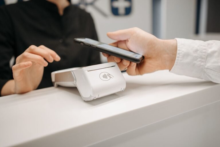 Apple Pay Finally Lets You Swipe Between Cards, Almost Twelve Years After Launch