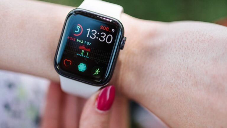 Your Apple Watch Can Replay the Last 15 Seconds You Missed. Apple Says It Never Recorded Them.