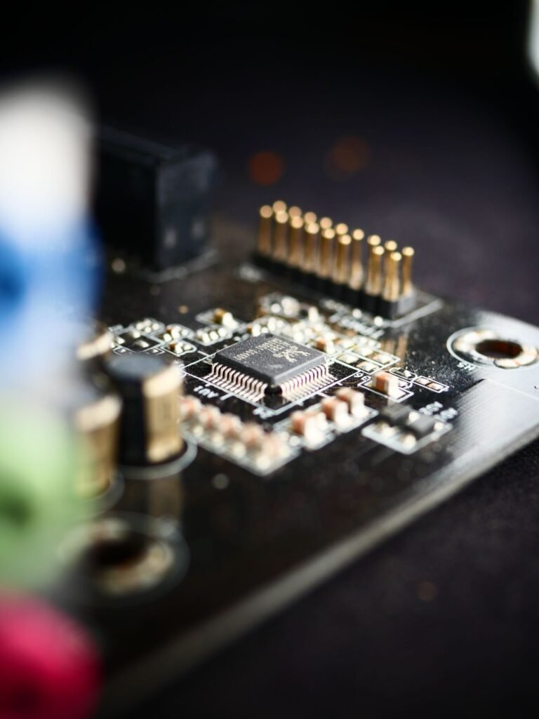 Macro shot of a processor chip mounted on a circuit board, representing Huawei's Kirin 9050 Pro