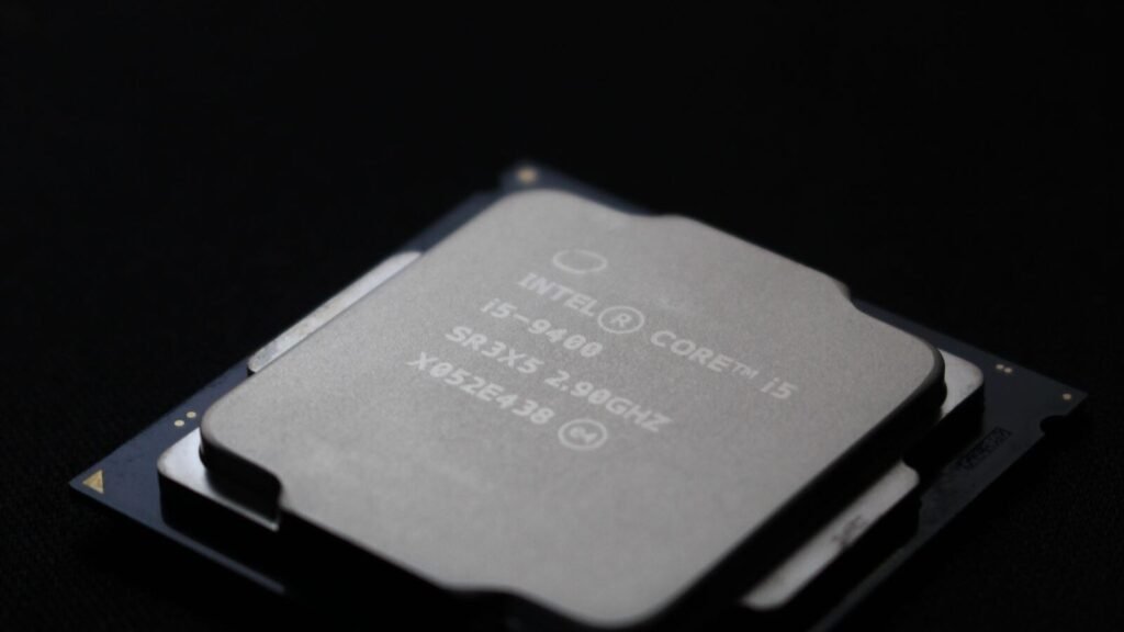 Macro photograph of a processor chip on a circuit board, illustrating the Snapdragon 8 Elite Gen 6 mobile platform