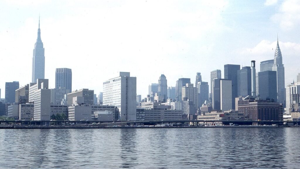 New York or Ohio: Which State Is Better to Live In? New York City skyline along the waterfront