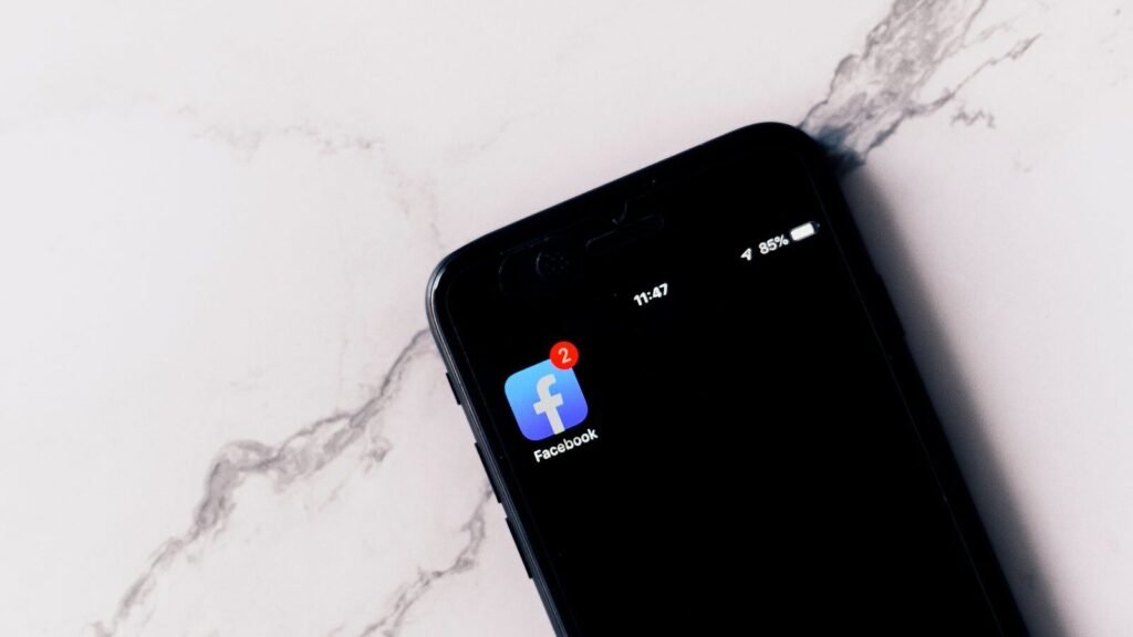 Smartphone home screen with a Facebook notification