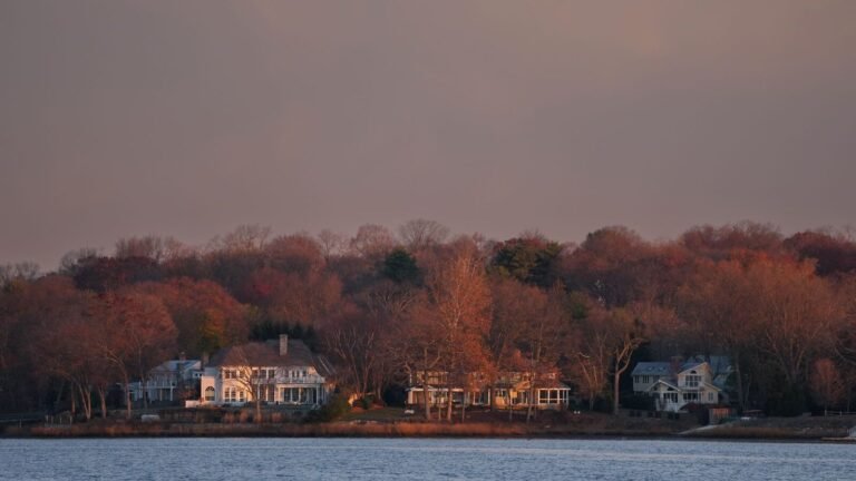 Connecticut or Indiana: Which Is Better to Visit?