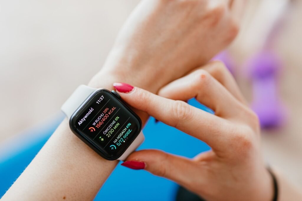 Best Smartwatch for Women in 2026: Sizing, Battery Life, and Cycle Tracking Compared