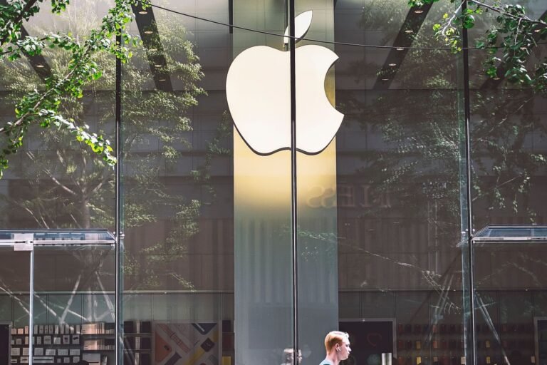 Apple Warned iPhone Duo Walk-Ins to Stay Home. Its Marketing Chief Says Stores Kept Some.